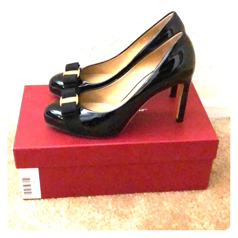 Salvatore Ferragamo Black Patent Pumps size 7 1/2